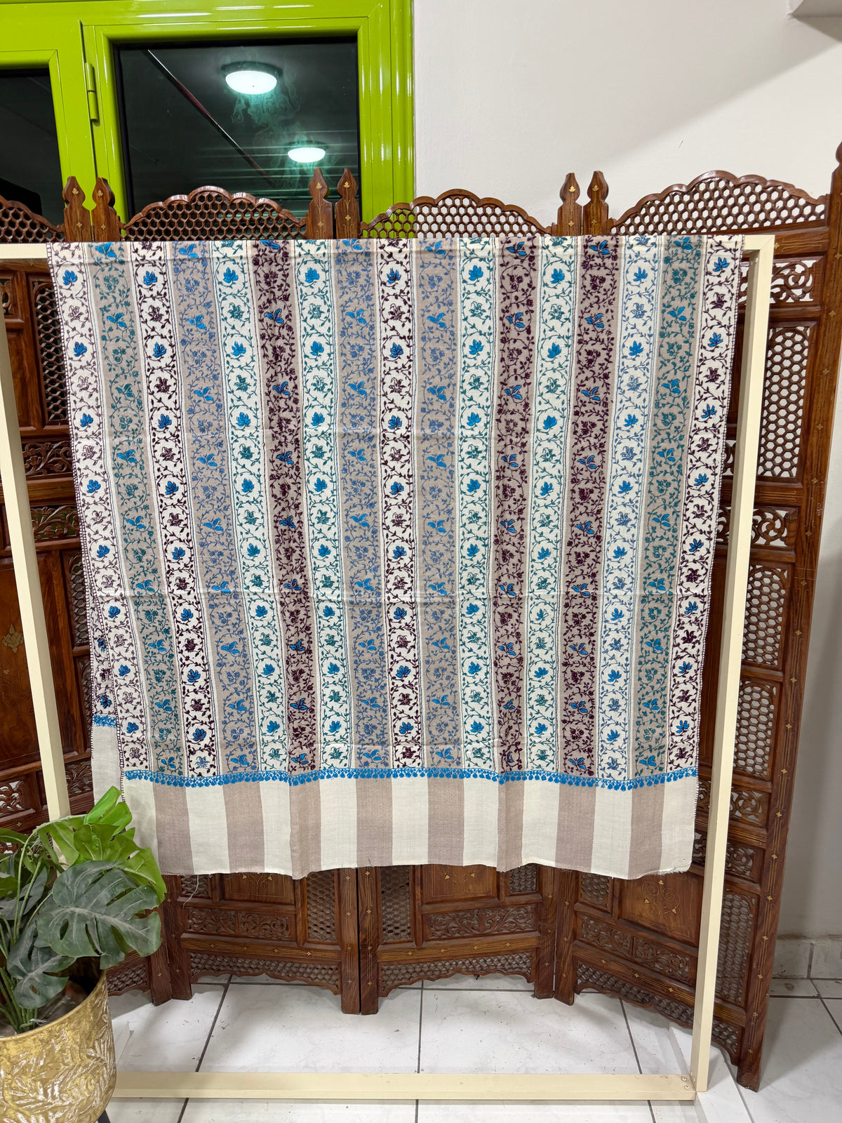 Semi pashmina shawl